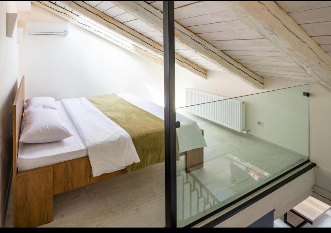 Romari Площа Ринок 29 Apartment ลวีฟ ภายนอก รูปภาพ