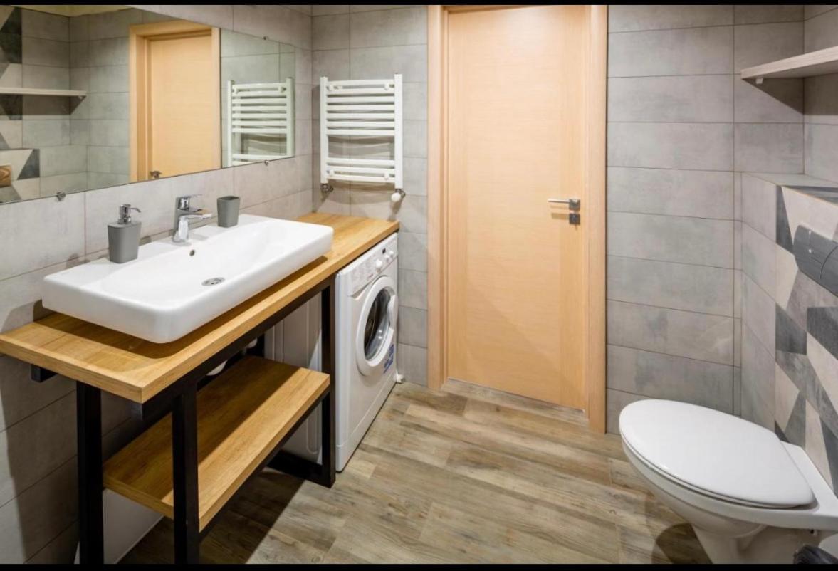 Romari Площа Ринок 29 Apartment ลวีฟ ภายนอก รูปภาพ