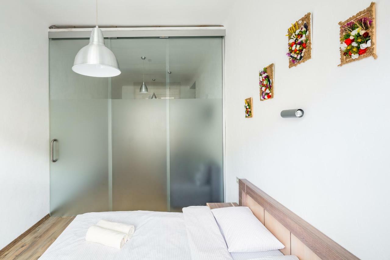 Romari Площа Ринок 29 Apartment ลวีฟ ภายนอก รูปภาพ